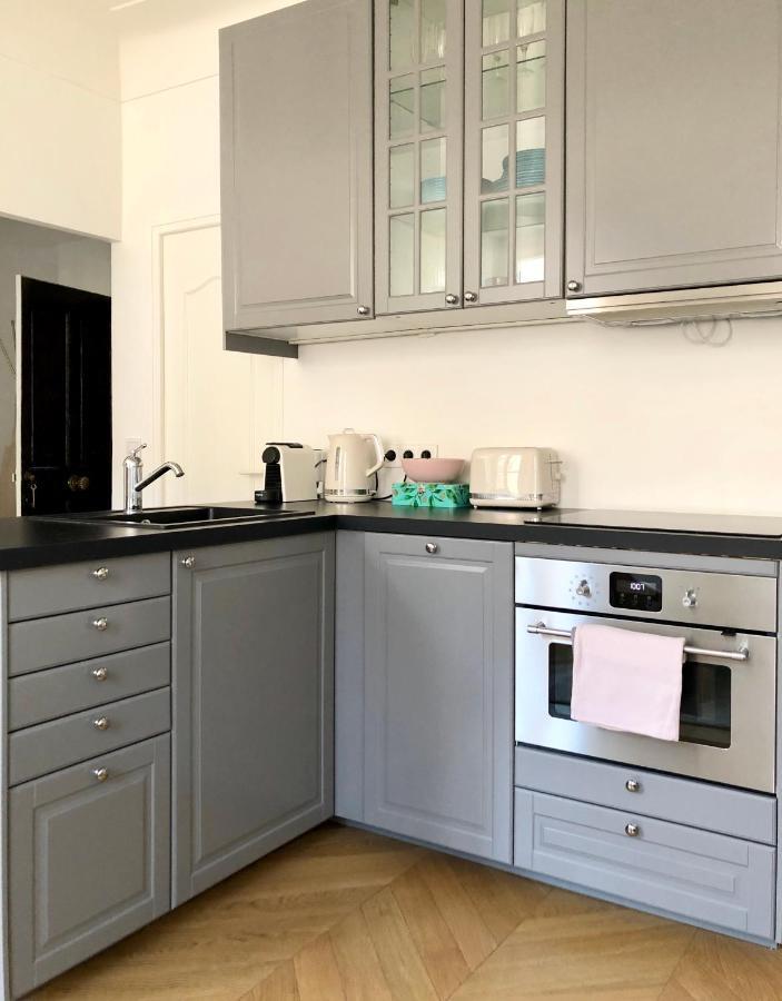 Charming And Modernly Designed 2 Bedroom - Old Town Antibes Luaran gambar